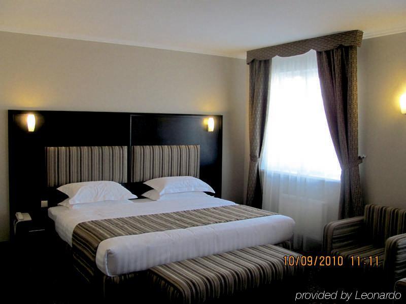 Inn Ozz Astana Habitación foto